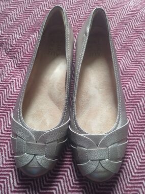 Metallic Gold Leather Naturalizer Women's Ballet Flats